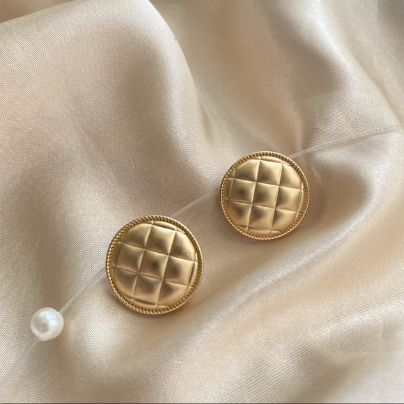 ❤️‍🔥𝕤𝕒𝕝𝕖❤️‍🔥🦋quilted golden earrings - Picture 2 of 13